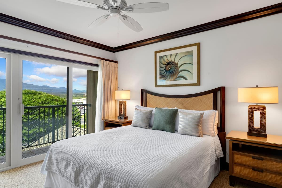 Condo in Kapaa · ★4.61 · 2 bedrooms · 3 beds · 3 baths - Photo 4