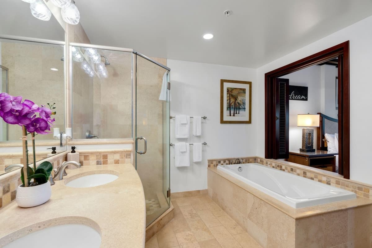 Condo in Kapaa · ★4.61 · 2 bedrooms · 3 beds · 3 baths - Photo 5