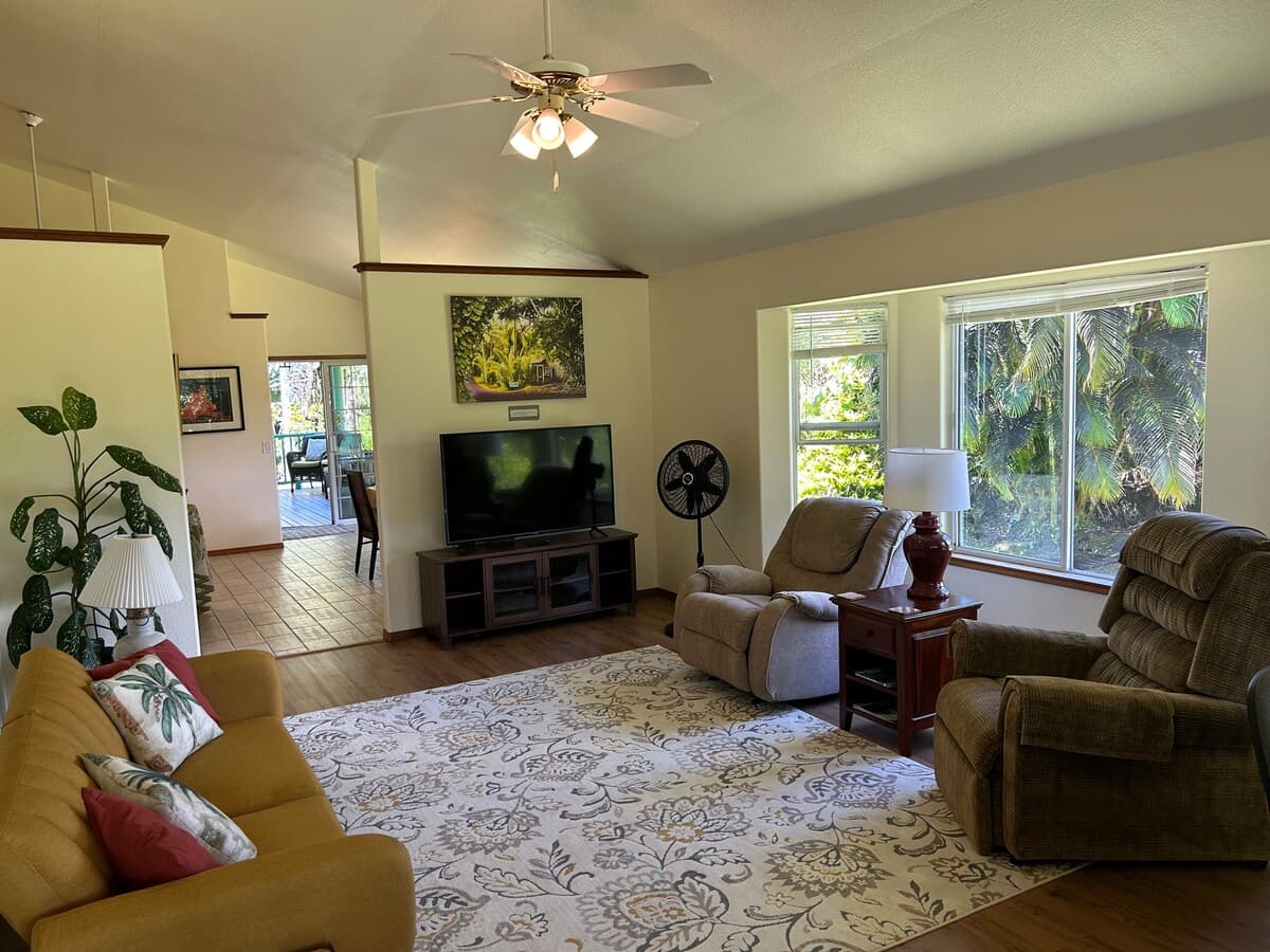 Home in Keaau · ★4.95 · 2 bedrooms · 2 beds · 2 shared baths - Photo 2