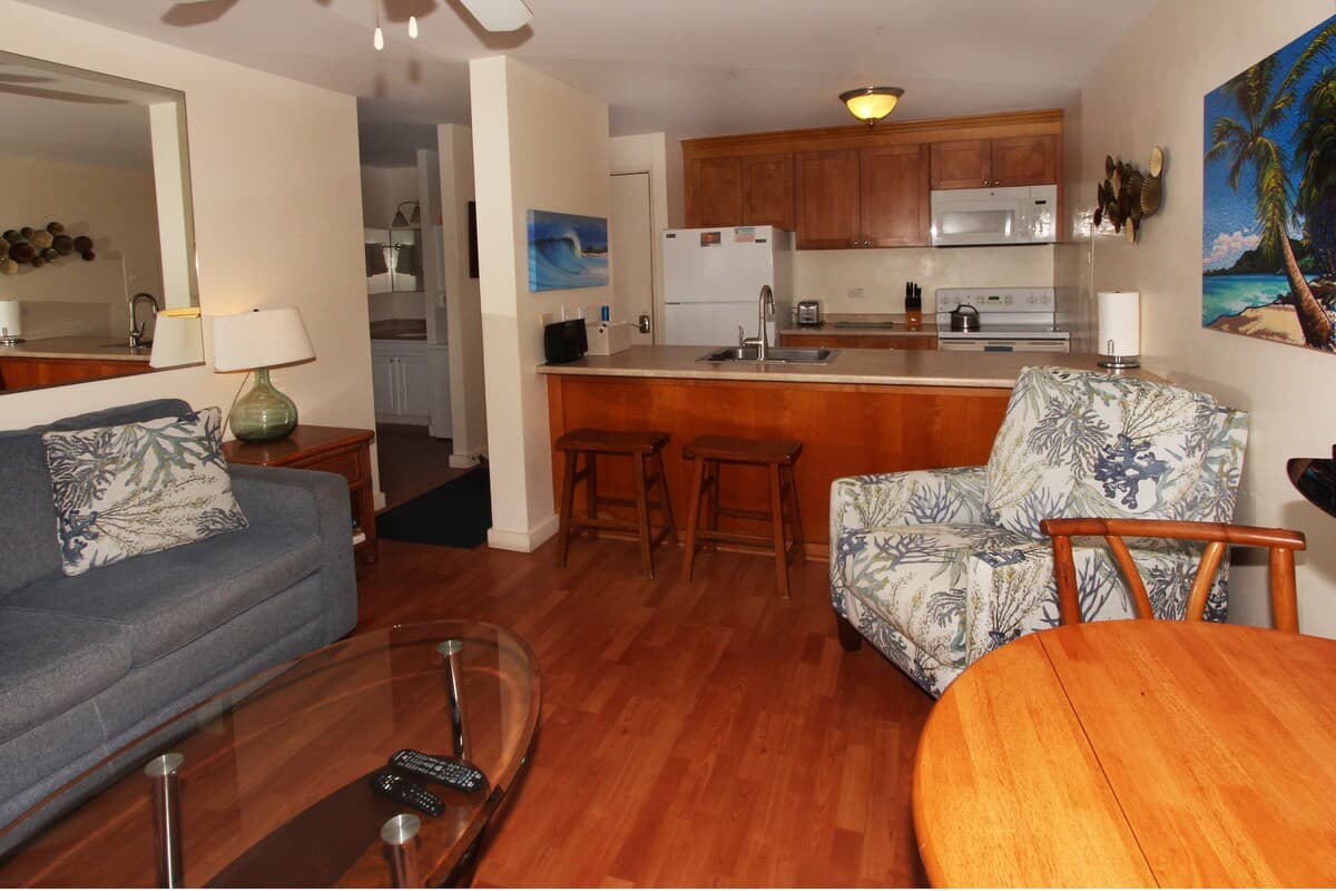 Condo in Kihei · ★4.77 · 1 bedroom · 3 beds · 1 private bath - Photo 2