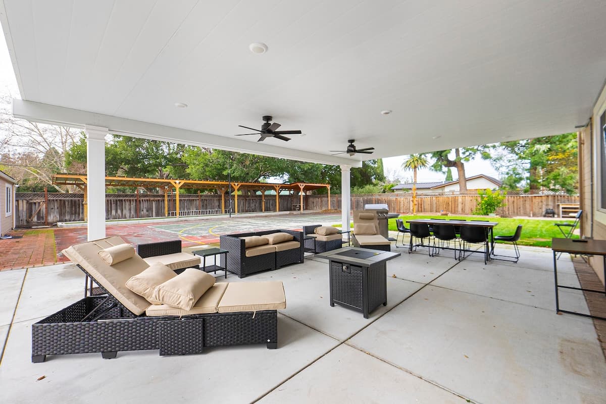 Newly Renovated 5BR + Private Studio, 2085sqft - Photo 5