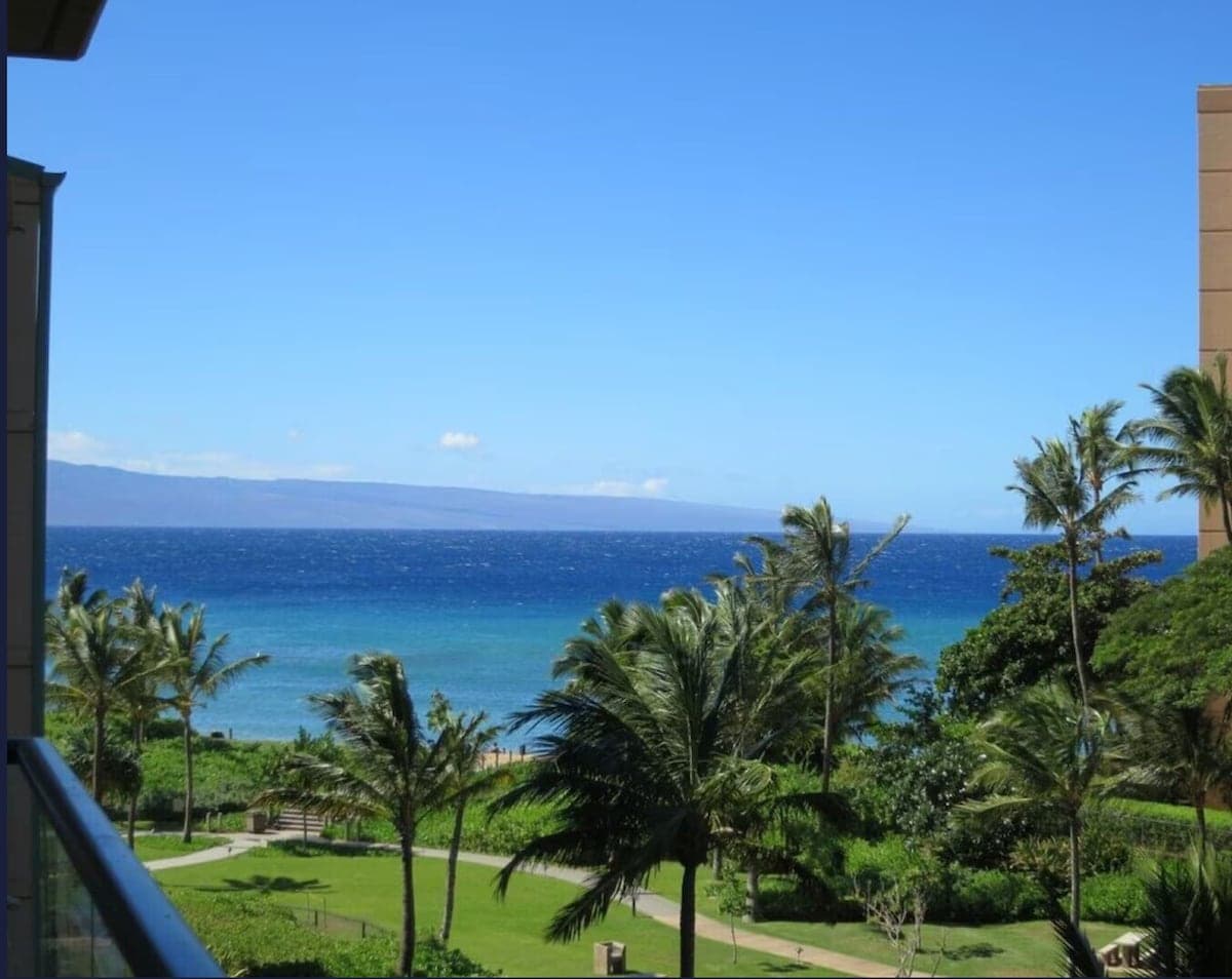 Condo in Lahaina · ★5.0 · 1 bedroom · 2 beds · 1 bath - Photo 1