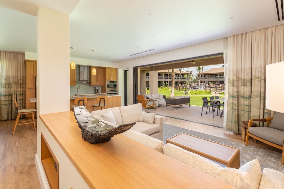 Condo in Lahaina · ★4.96 · 3 bedrooms · 4 beds · 3 baths - Photo 4