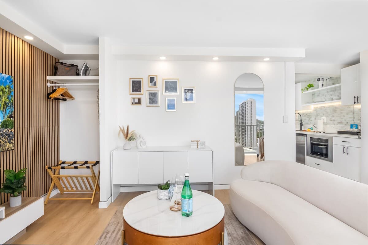 Condo in Honolulu · ★4.82 · Studio · 1 bed · 1 private bath - Photo 4