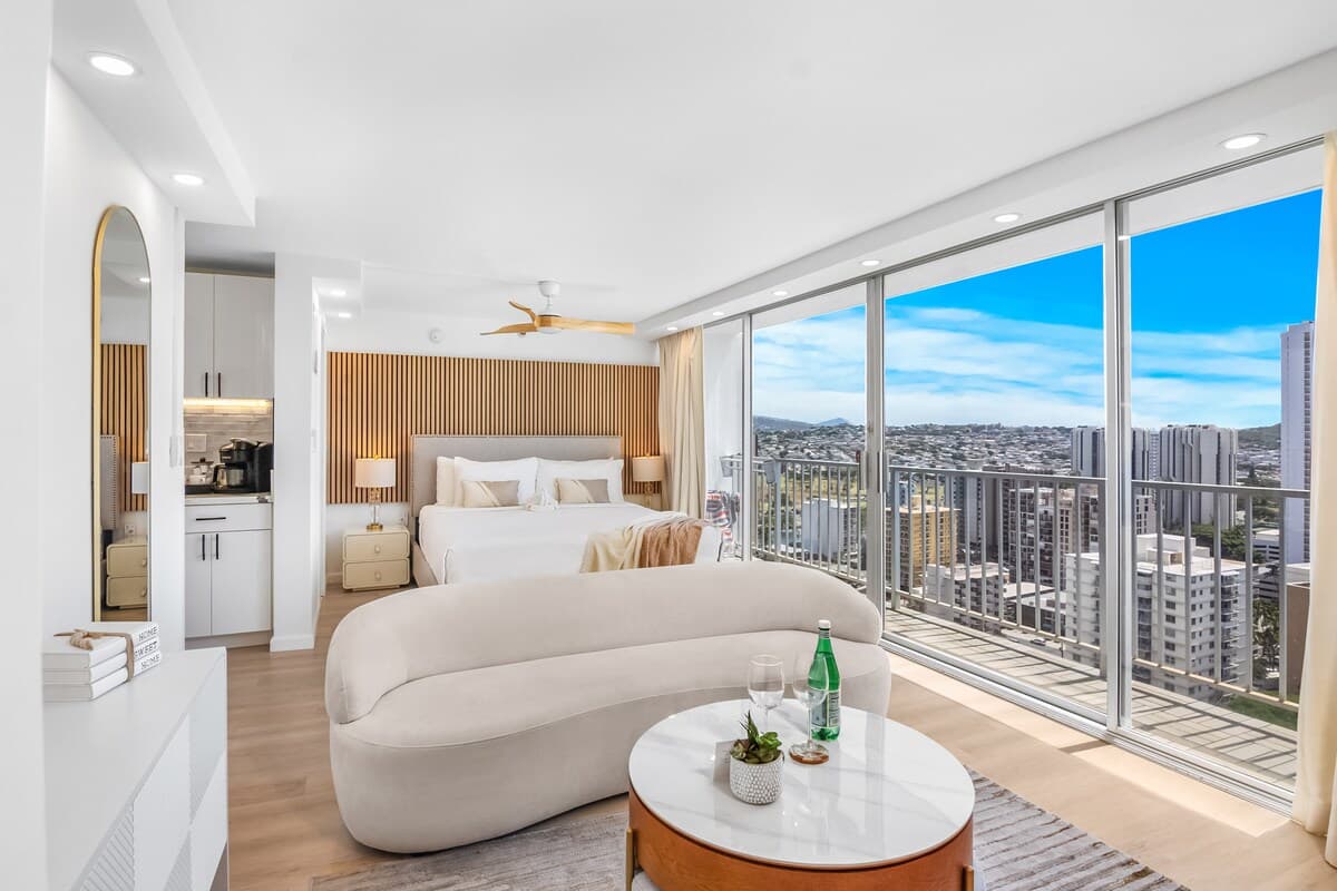 Condo in Honolulu · ★4.82 · Studio · 1 bed · 1 private bath - Photo 3