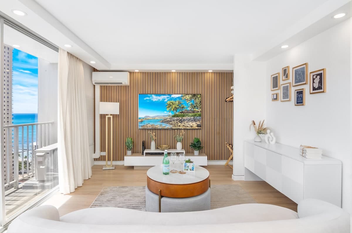 Condo in Honolulu · ★4.82 · Studio · 1 bed · 1 private bath - Photo 2