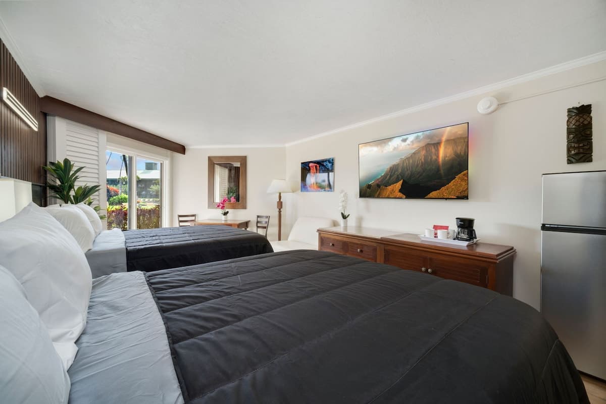 Condo in Lihue · ★4.88 · 1 bedroom · 1 shared bath - Photo 4