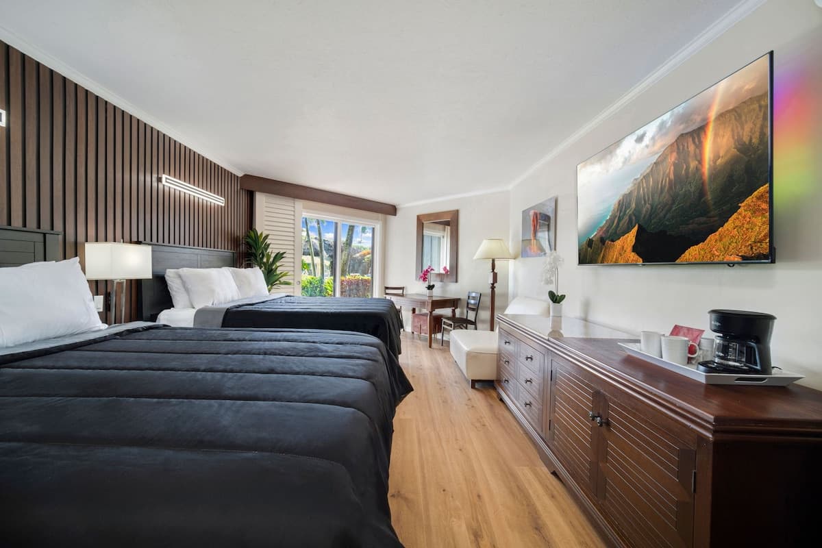 Condo in Lihue · ★4.88 · 1 bedroom · 1 shared bath - Photo 5