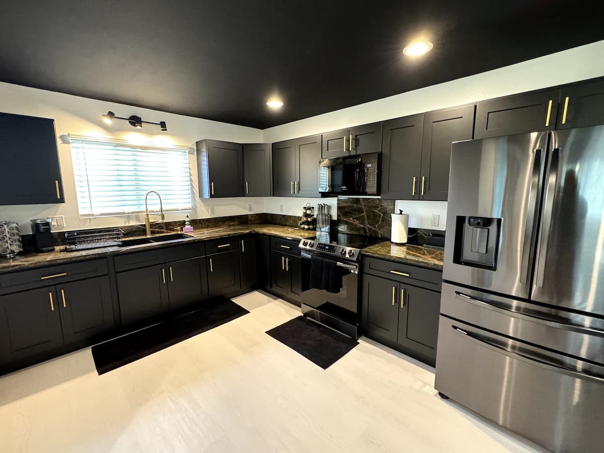 Home in Keaau · ★4.68 · 6 bedrooms · 8 beds · 4 private baths - Photo 4