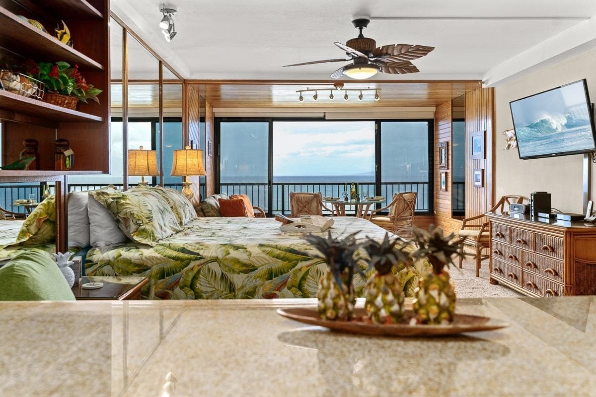 Condo in Lahaina · ★4.96 · Studio · 2 beds · 1 private bath - Photo 3