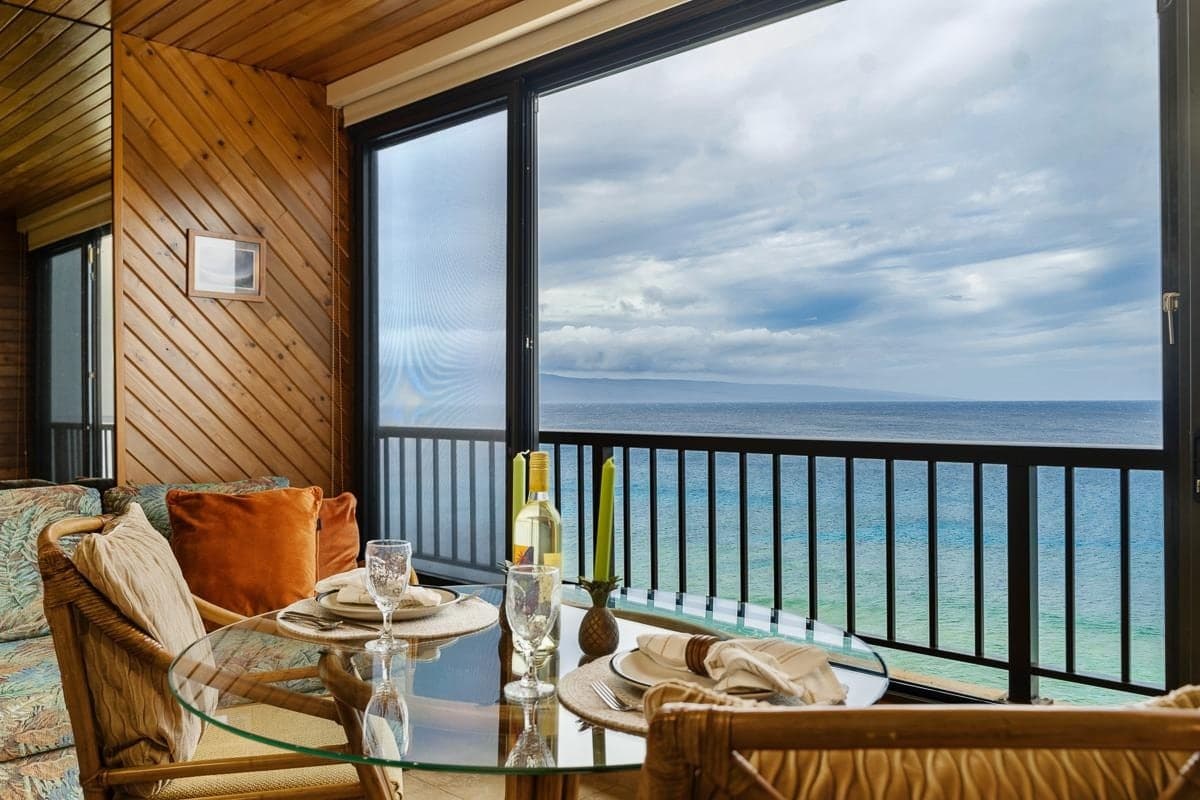 Condo in Lahaina · ★4.96 · Studio · 2 beds · 1 private bath - Photo 4