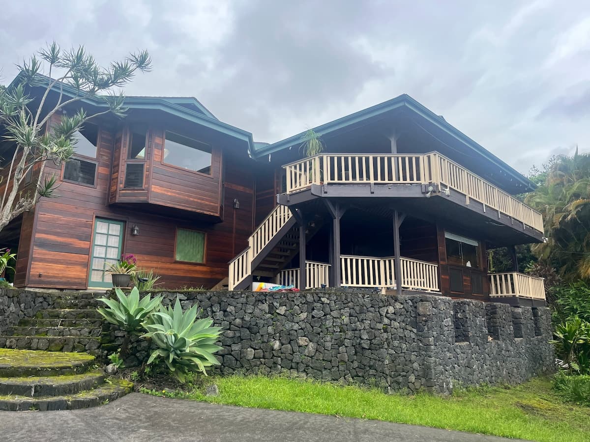 Home in Kailua-Kona · ★4.88 · 5 bedrooms · 15 beds · 4.5 private baths - Photo 5