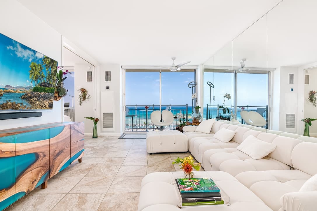 Luxury Oceanfront Penthouse - Waikiki Views - Photo 3