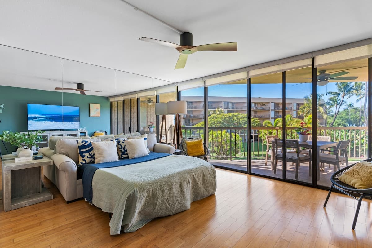 Beautifully remodeled beach front condo - Photo 1