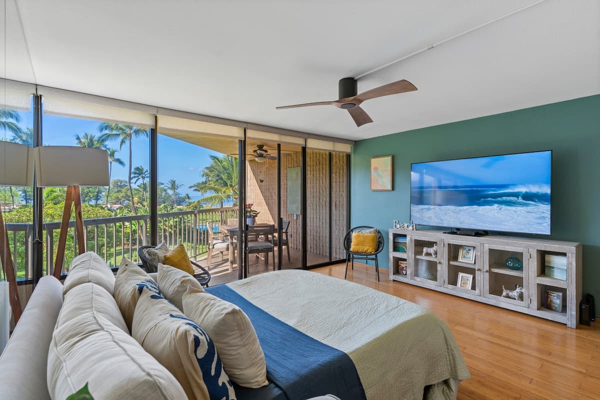 Beautifully remodeled beach front condo - Photo 2