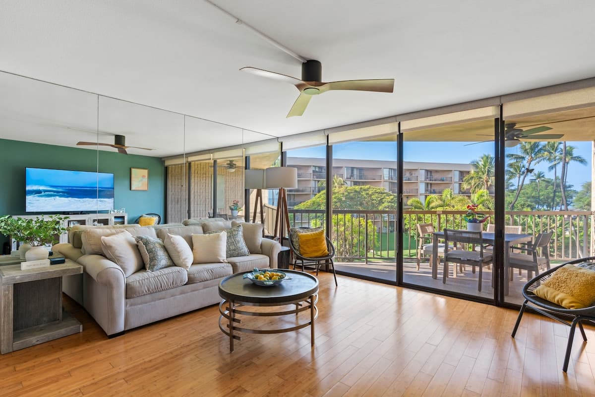 Beautifully remodeled beach front condo - Photo 3