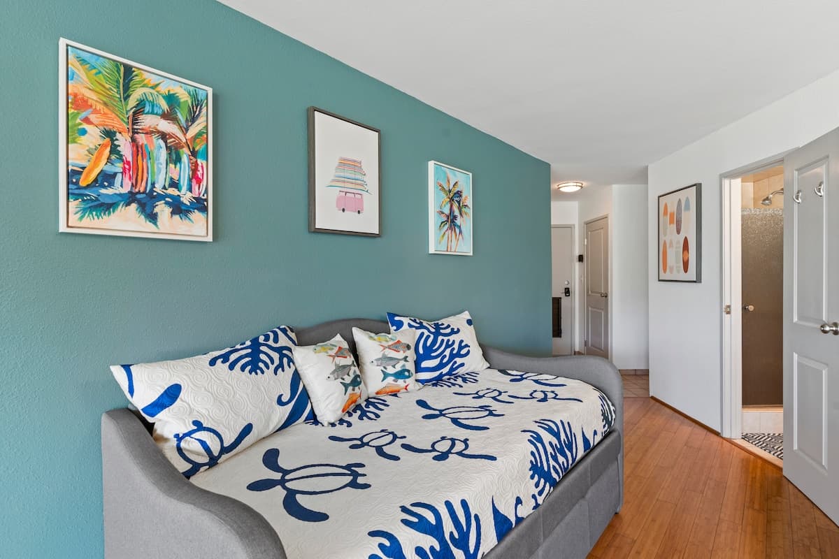 Beautifully remodeled beach front condo - Photo 5