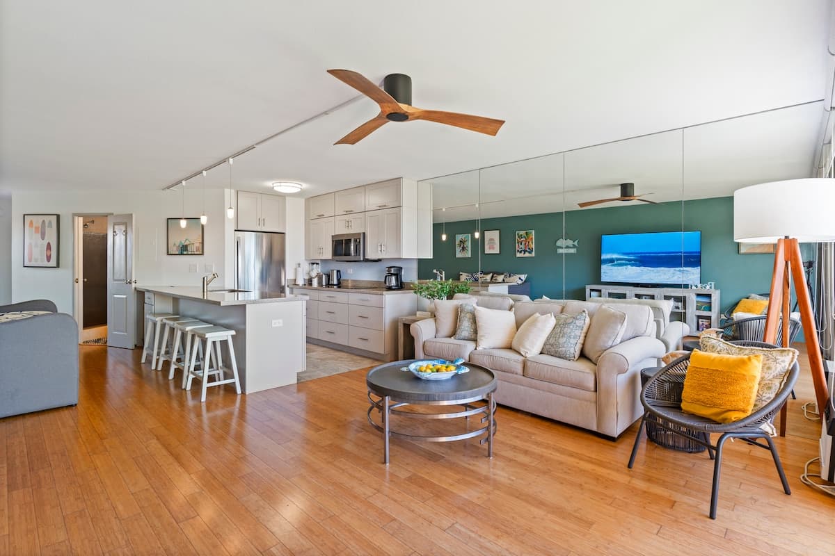 Beautifully remodeled beach front condo - Photo 4