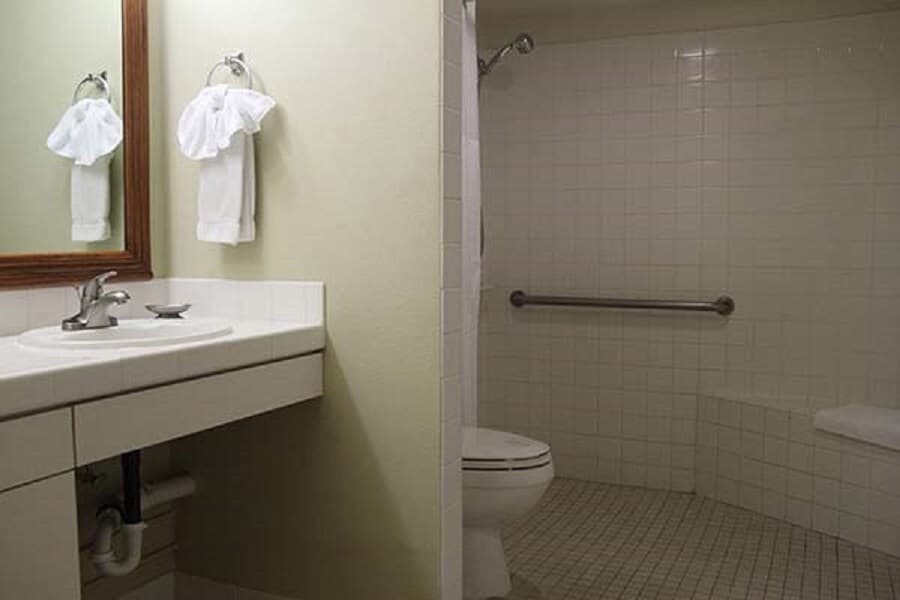 High-floor Ocean View FREE Parking 1BR AC Pool GYM - Photo 2