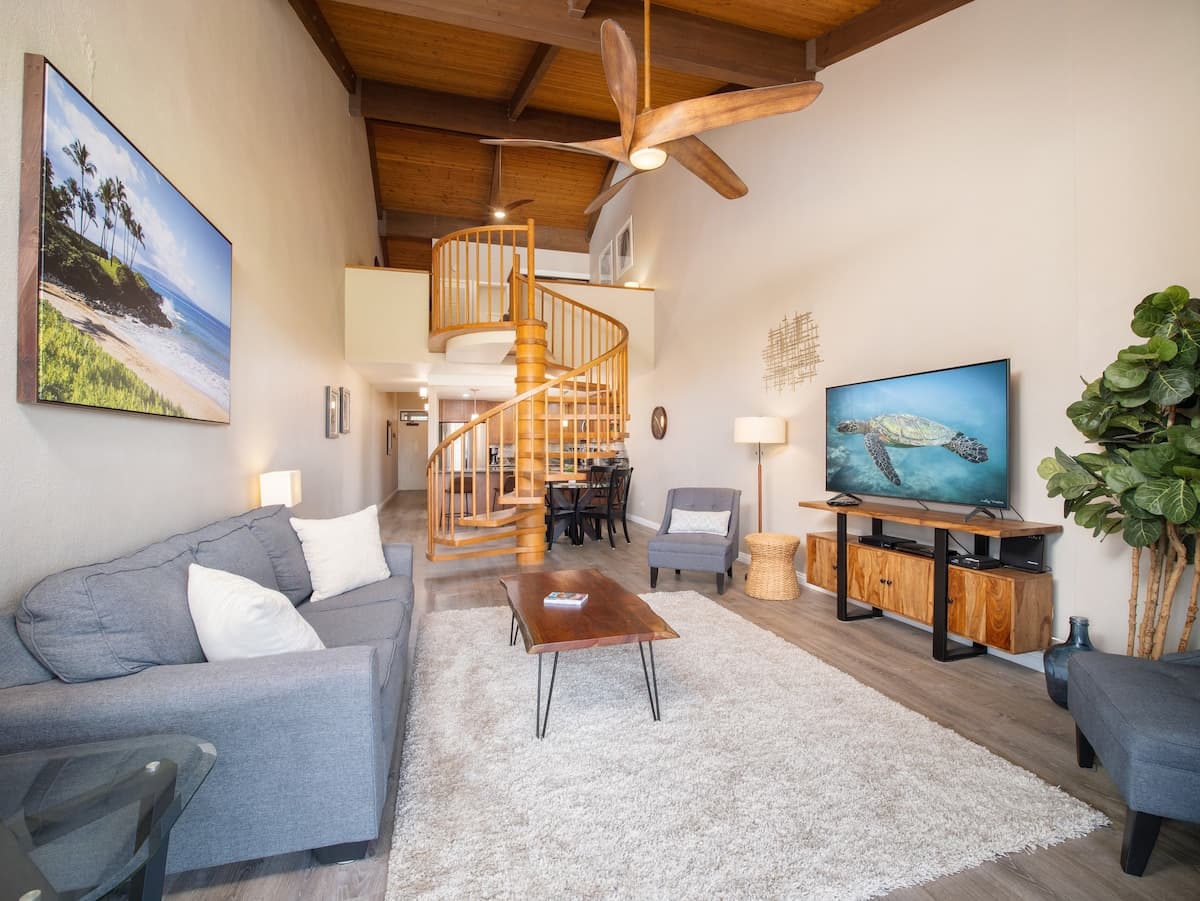 Kihei Beach Retreat: Ocean Views and Sandy Feet! - Photo 2