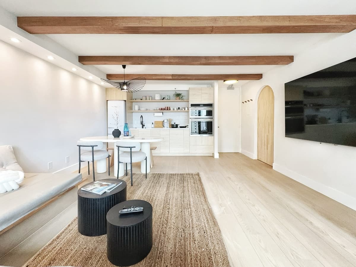 *Ultra Upscale 1BR in Waikiki w/Parking* - Photo 1