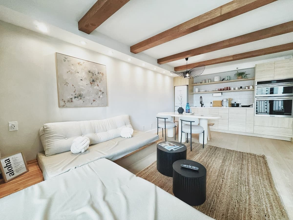 *Ultra Upscale 1BR in Waikiki w/Parking* - Photo 3