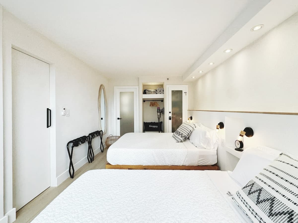 *Ultra Upscale 1BR in Waikiki w/Parking* - Photo 2