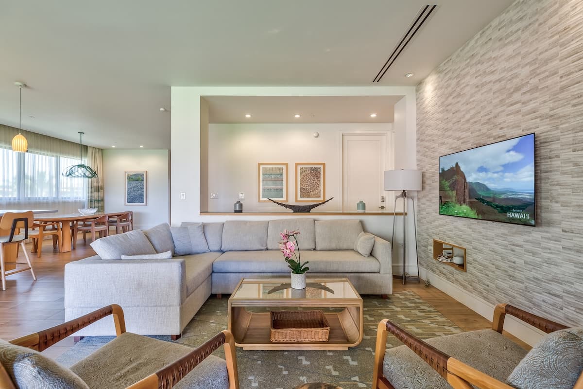 Villa in Lahaina · ★4.98 · 3 bedrooms · 6 beds · 3 baths - Photo 4