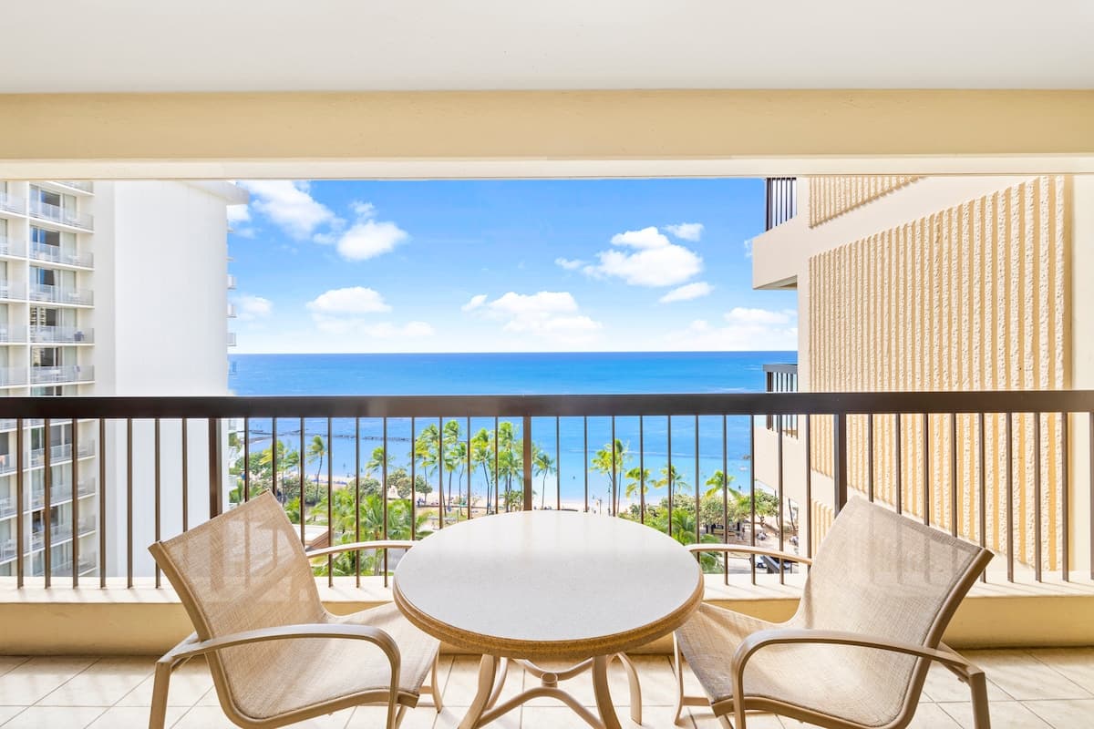 Oceanfront Condo W Free Valet Parking & Balcony - Photo 5