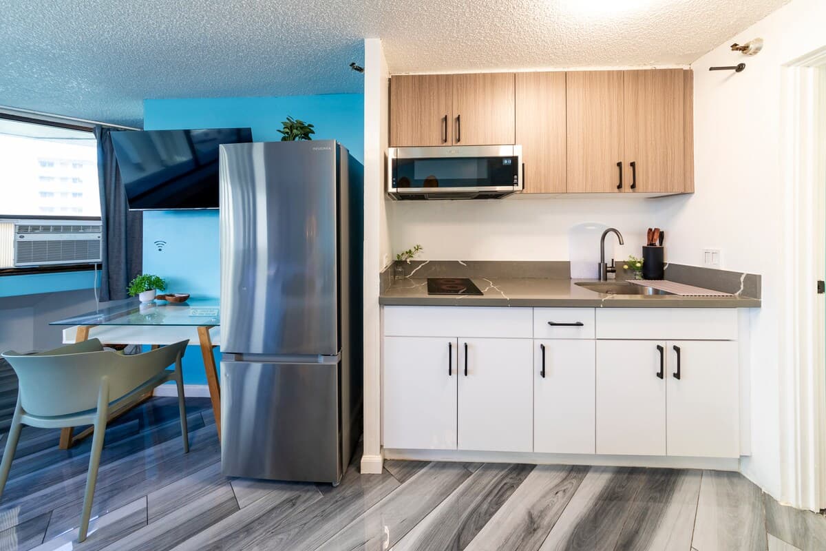 Condo in Honolulu · ★4.79 · 1 bedroom · 1 bed · 1 private bath - Photo 3