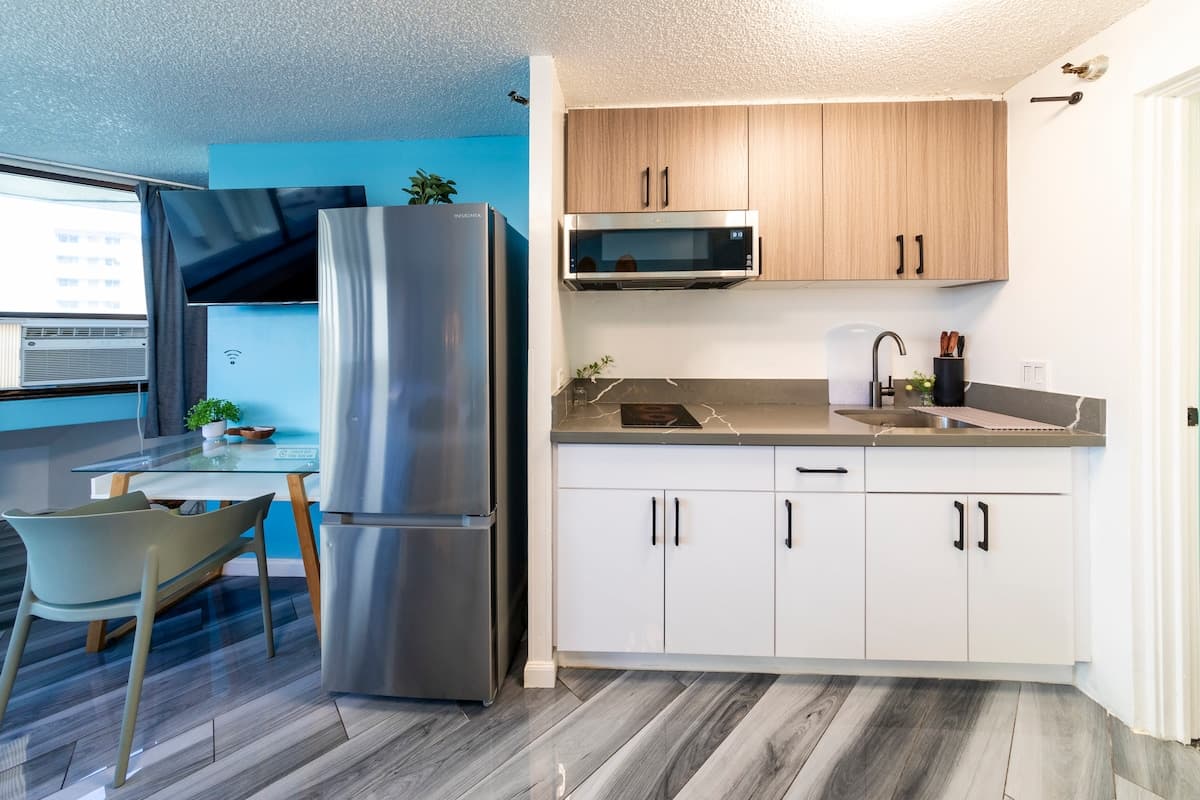 Condo in Honolulu · ★4.56 · 1 bedroom · 1 bed · 1 private bath - Photo 4