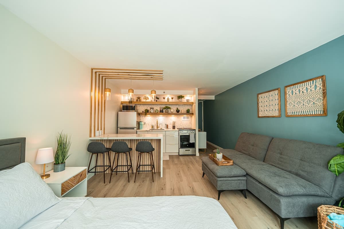 Condo in Honolulu · ★4.92 · Studio · 2 beds · 1 private bath - Photo 3