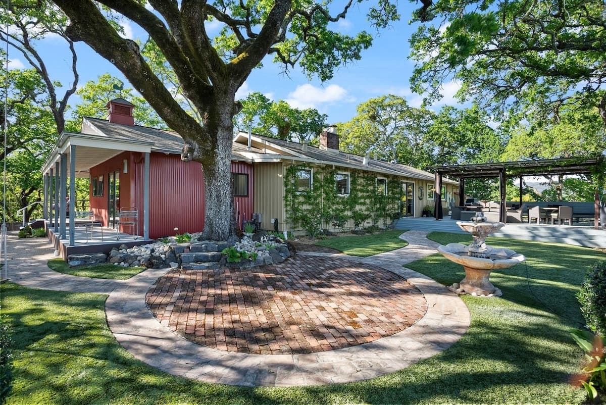 Oakden Private Hilltop Home with Pool & Bay Views - Photo 4
