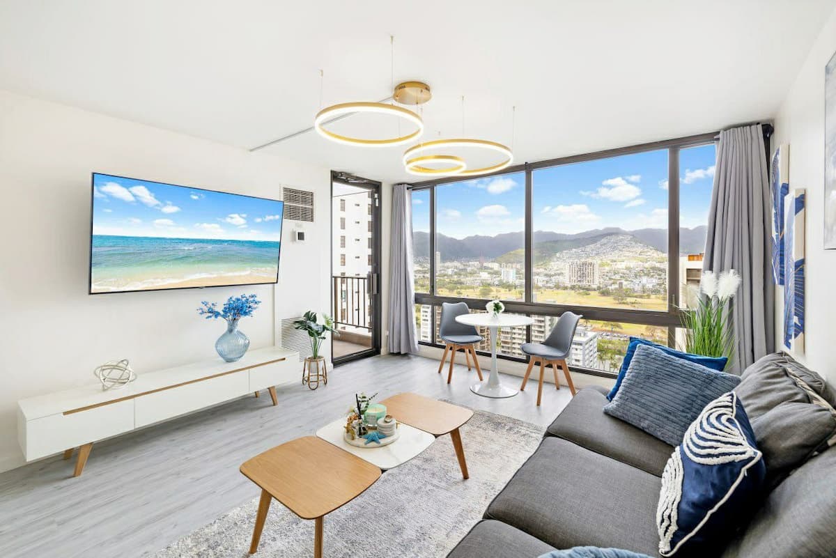 Modern with Stunning Views and Free Parking - Photo 2