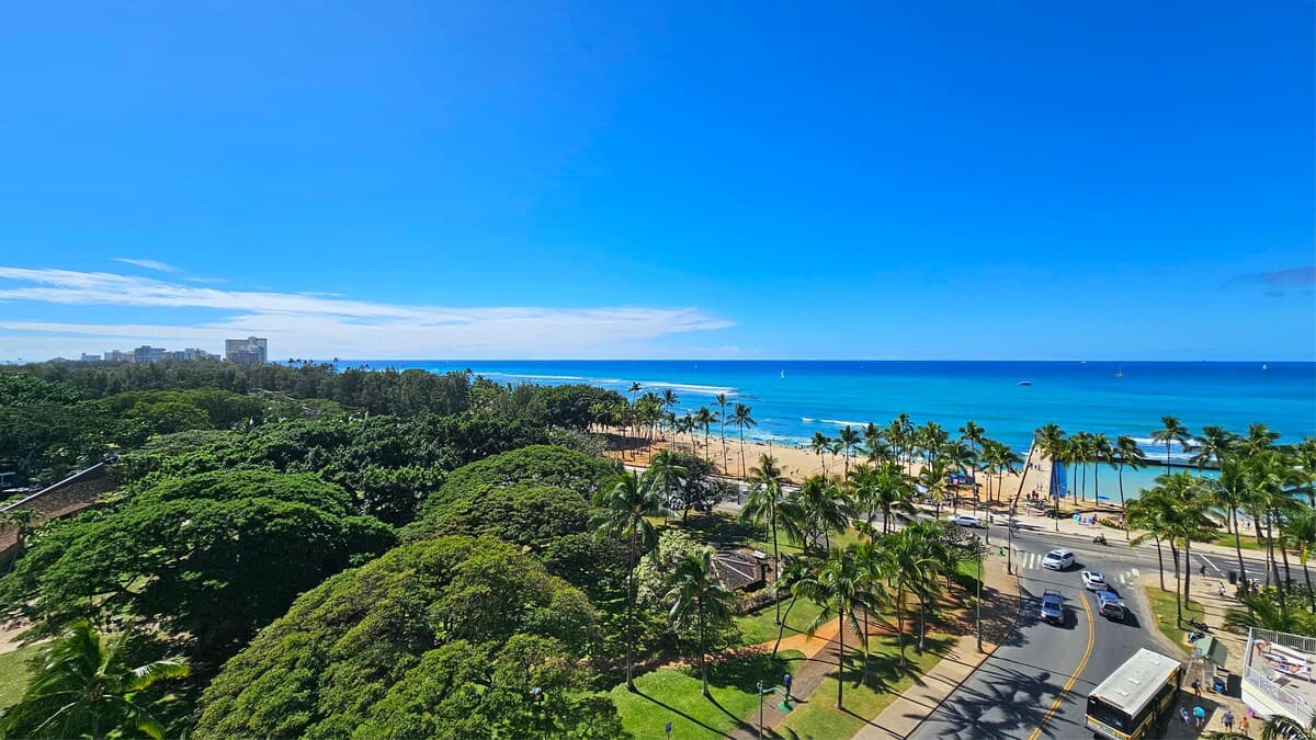 Condo in Honolulu · ★4.35 · Studio · 1 bed · 1 private bath - Photo 3