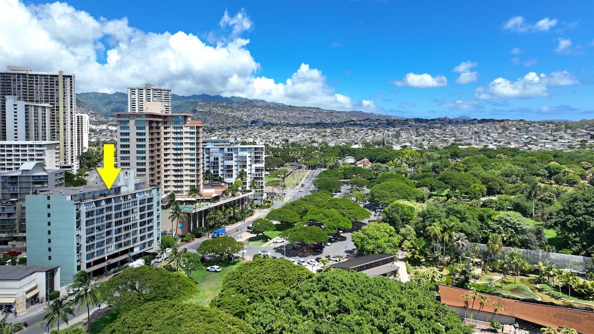 Condo in Honolulu · ★4.35 · Studio · 1 bed · 1 private bath - Photo 5