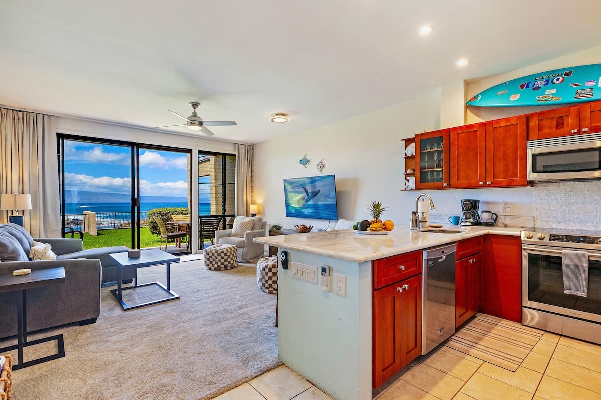 Townhouse in Lahaina · ★4.94 · 1 bedroom · 2 beds · 1 bath - Photo 3