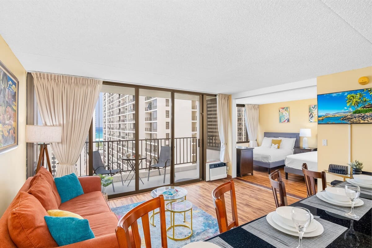 Condo in Honolulu · ★4.91 · 1 bedroom · 3 beds · 1 private bath - Photo 3