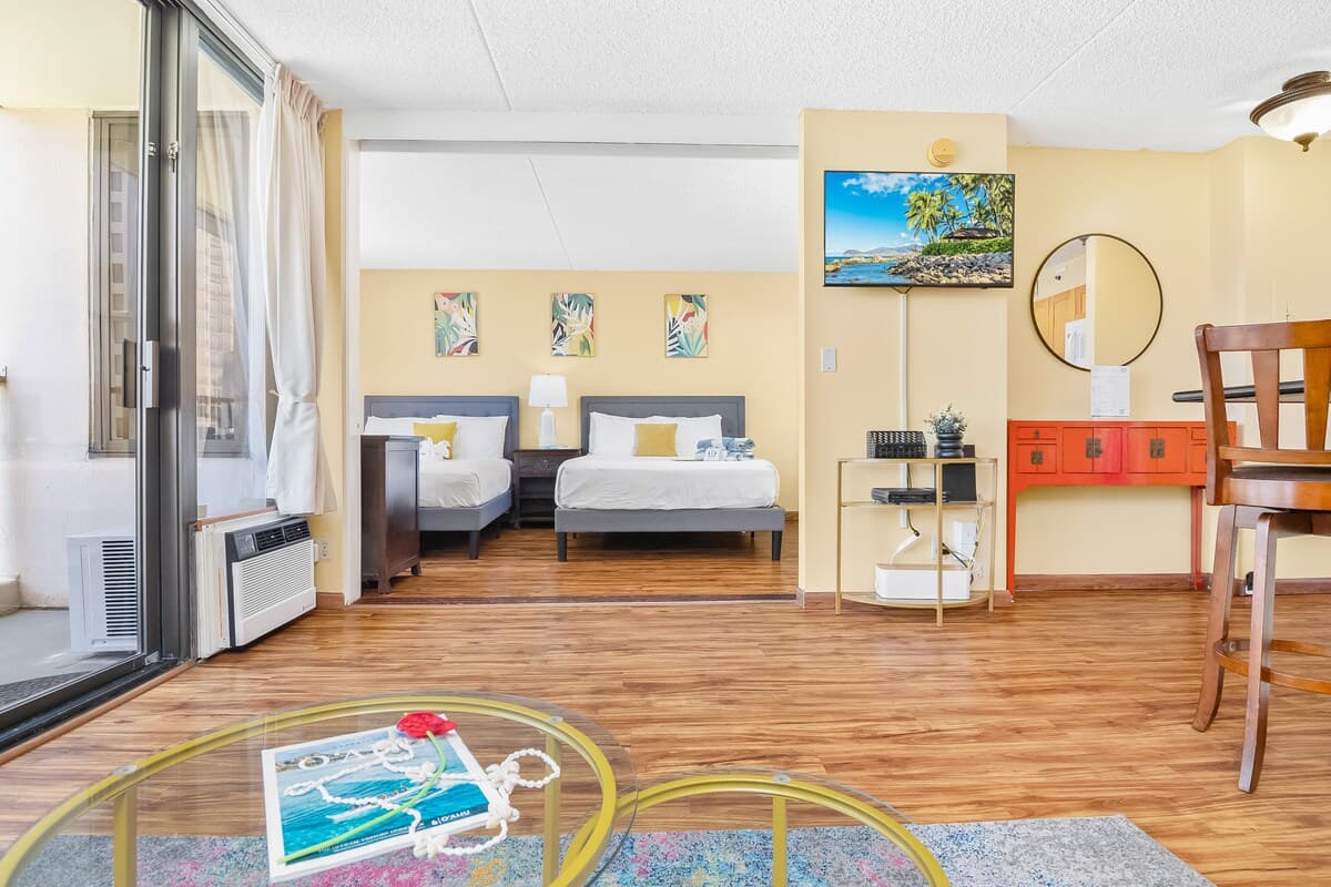 Condo in Honolulu · ★4.91 · 1 bedroom · 3 beds · 1 private bath - Photo 4