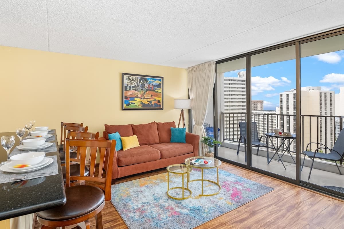 Condo in Honolulu · ★4.91 · 1 bedroom · 3 beds · 1 private bath - Photo 1