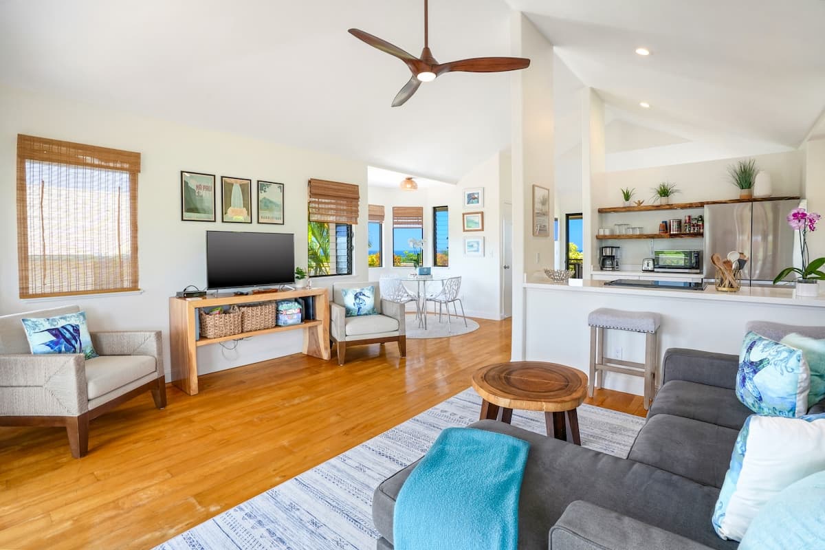 Home in Princeville · ★4.91 · 3 bedrooms · 3 beds · 2.5 baths - Photo 3