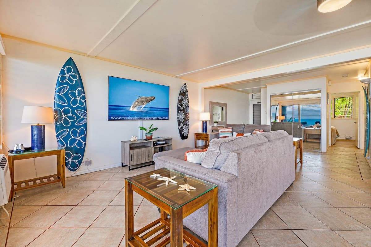 Condo in Lahaina · ★4.87 · 2 bedrooms · 3 beds · 1 bath - Photo 4