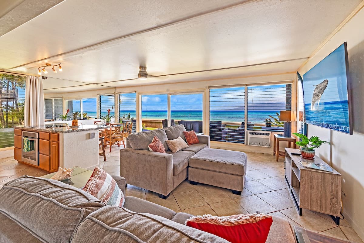 Condo in Lahaina · ★4.87 · 2 bedrooms · 3 beds · 1 bath - Photo 3