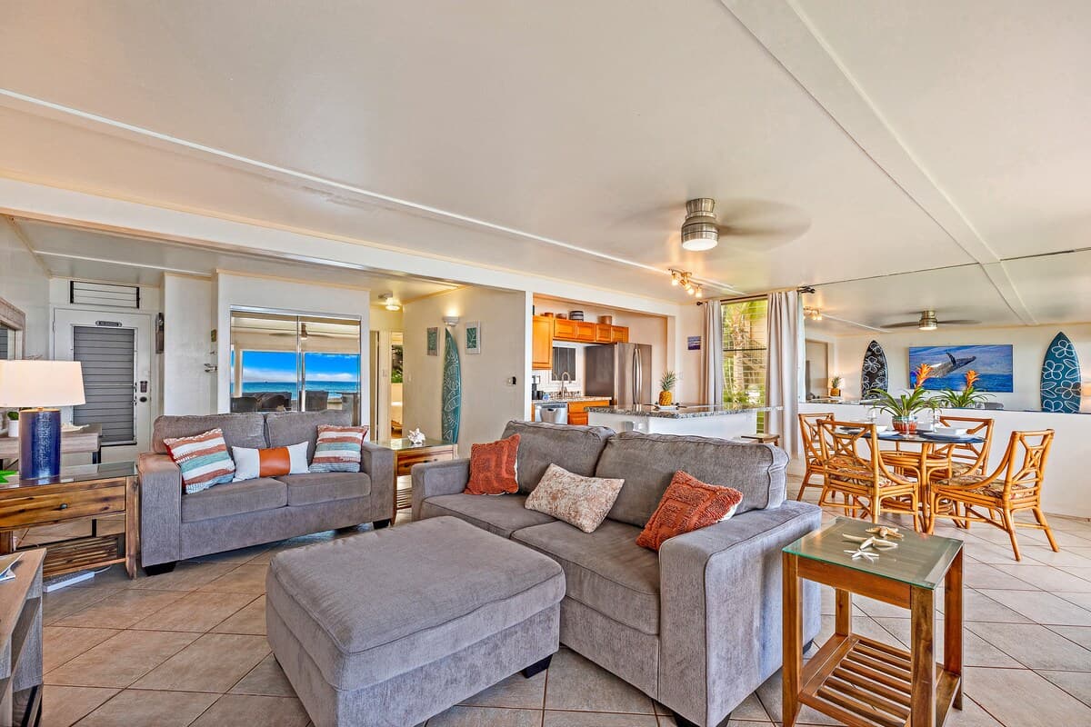 Condo in Lahaina · ★4.87 · 2 bedrooms · 3 beds · 1 bath - Photo 5