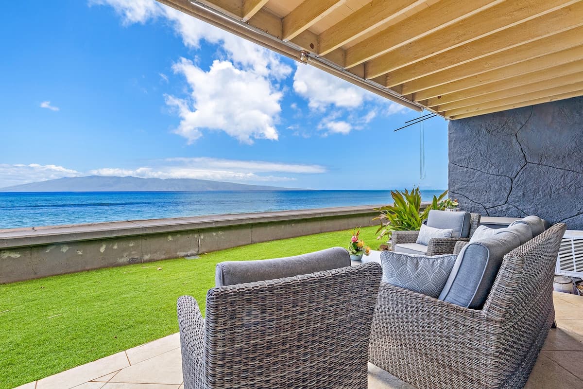 Condo in Lahaina · ★4.87 · 2 bedrooms · 3 beds · 1 bath - Photo 1