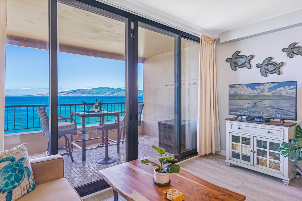 Condo in Lahaina · ★4.99 · Studio · 2 beds · 1 private bath - Photo 1