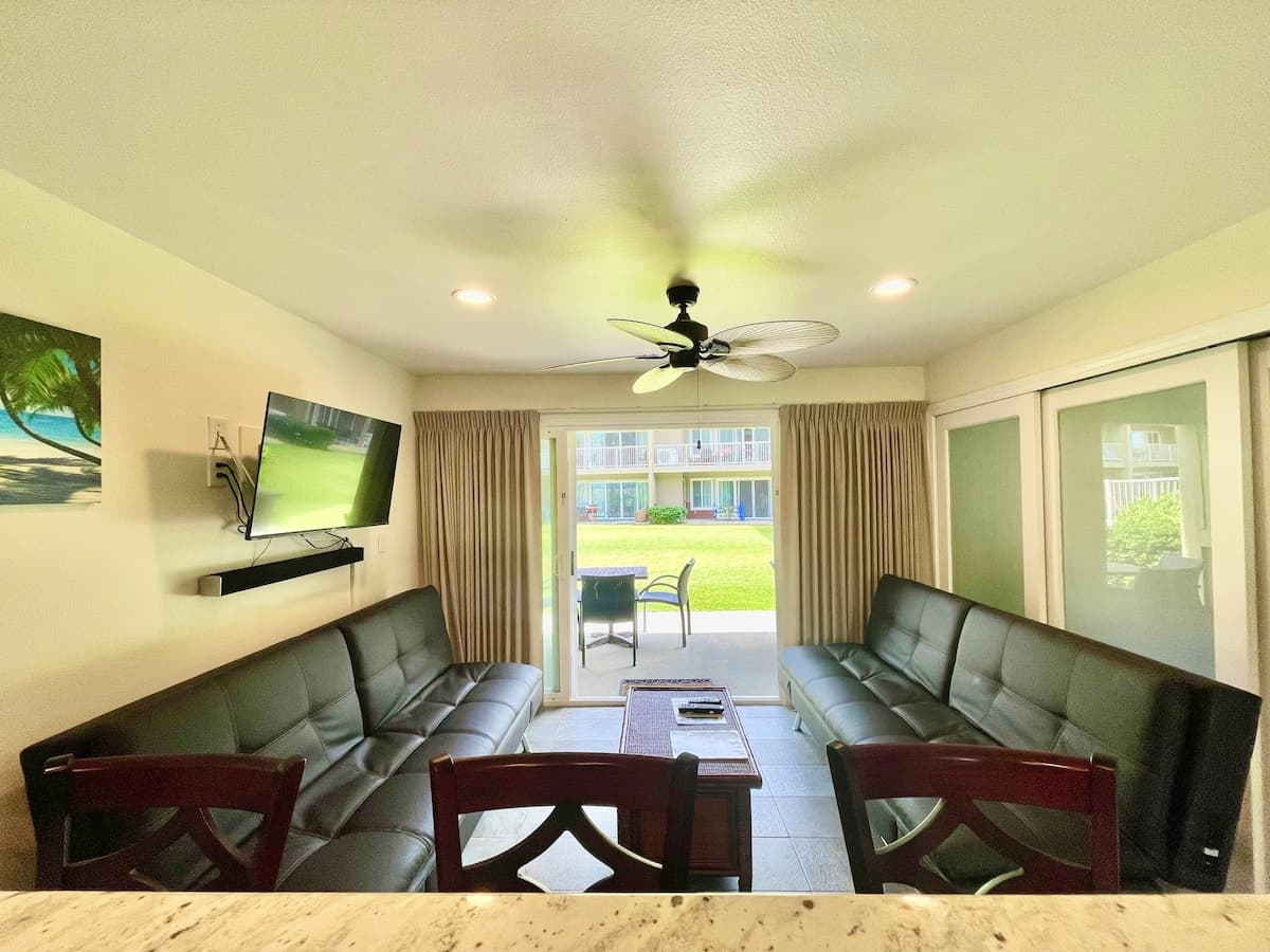 Condo in Kapaa · ★4.91 · 2 bedrooms · 2 beds · 1.5 shared baths - Photo 2