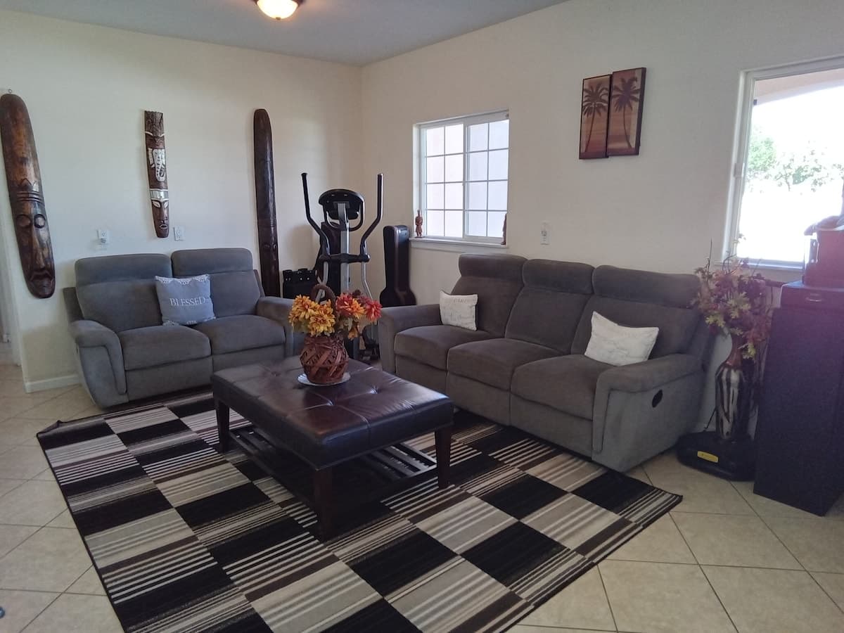 Home in Wailuku · ★5.0 · 1 bedroom · 2 beds · 1 shared bath - Photo 2