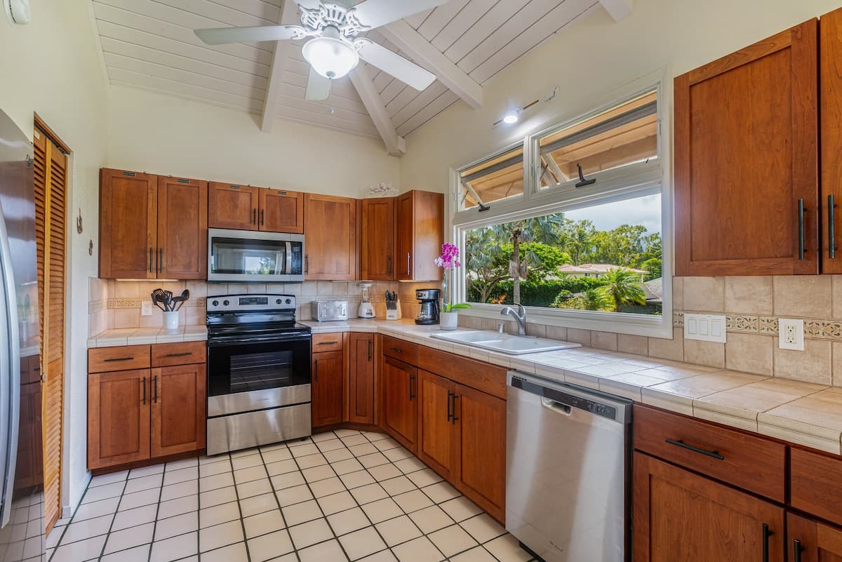 Home in Princeville · ★4.83 · 4 bedrooms · 5 beds · 2.5 baths - Photo 3
