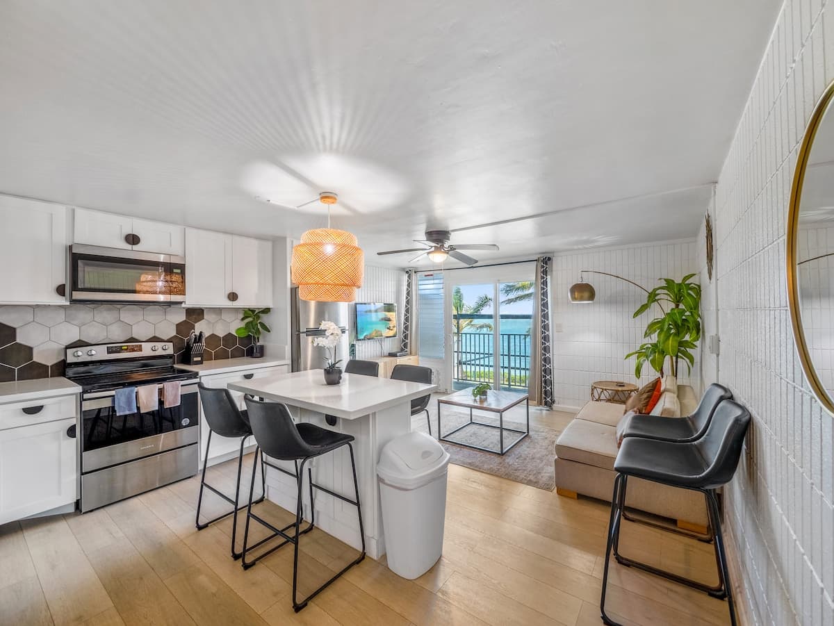 Ultimate Beach Escape: 1BR Cozy NorthShore Unit - Photo 3
